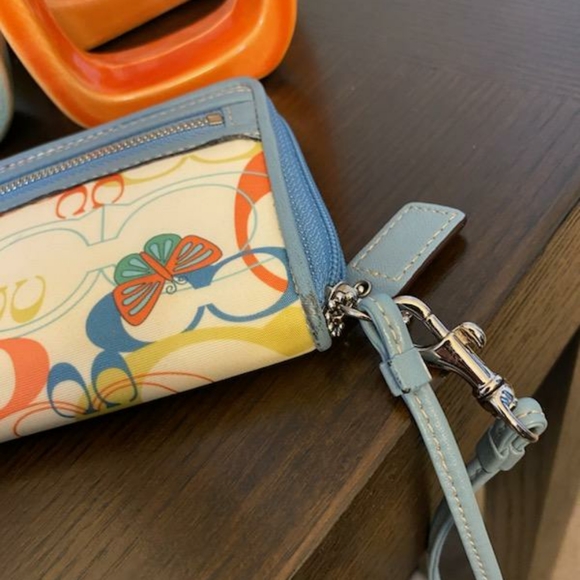 **SOLD**Coach Signature Optic Butterfly Wallet - Picture 5 of 10
